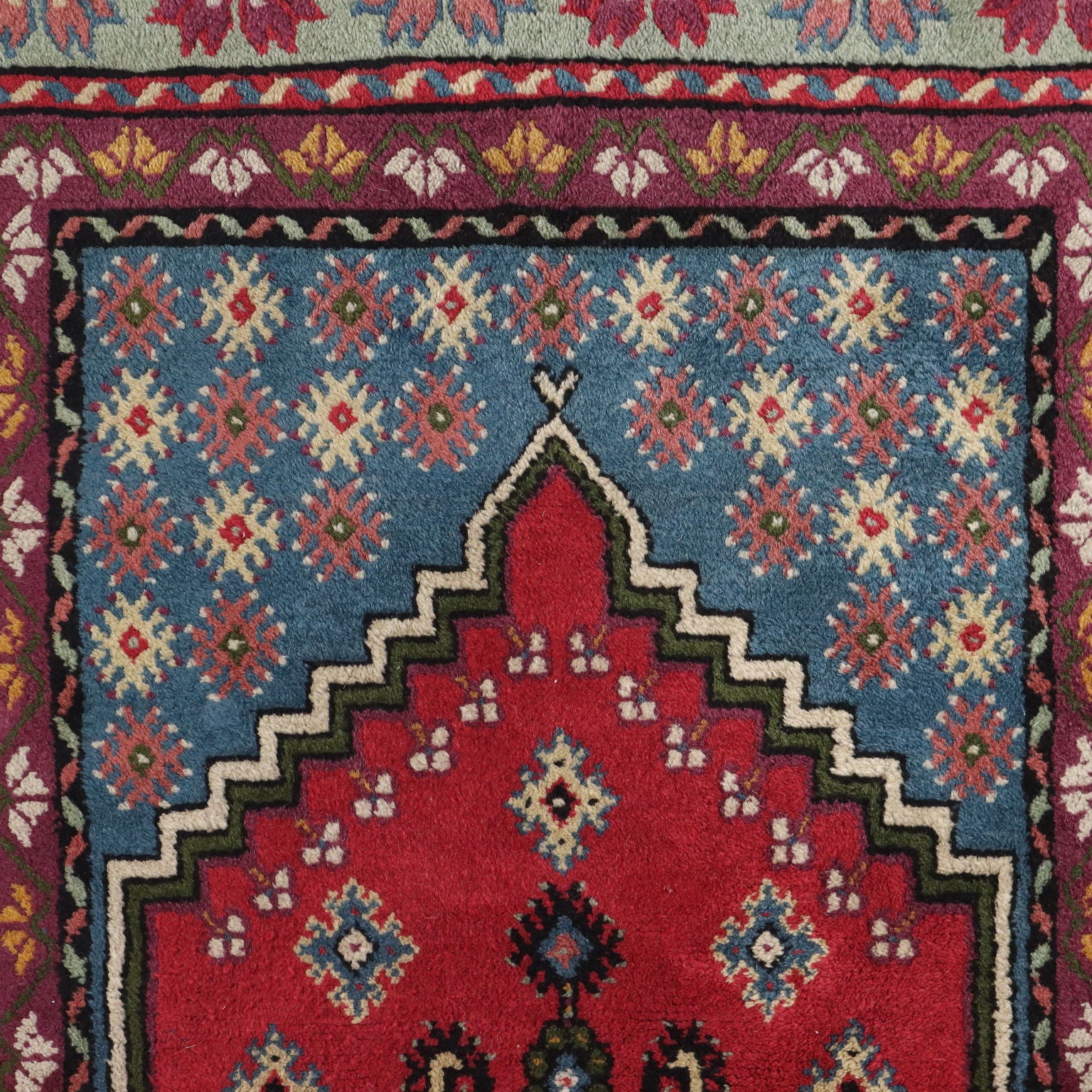  | Antiques  Carpets
