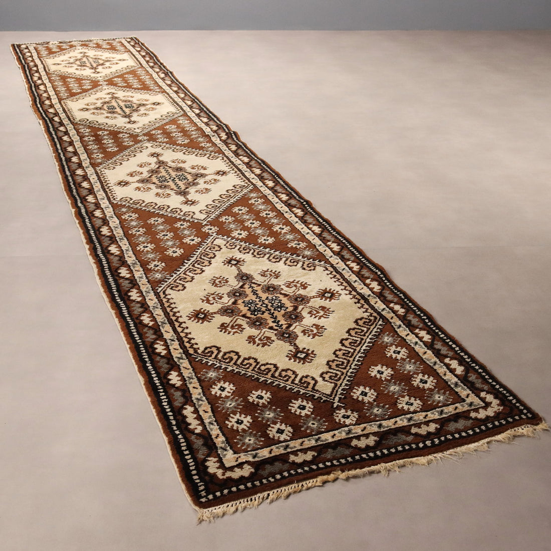  | Antiques  Carpets