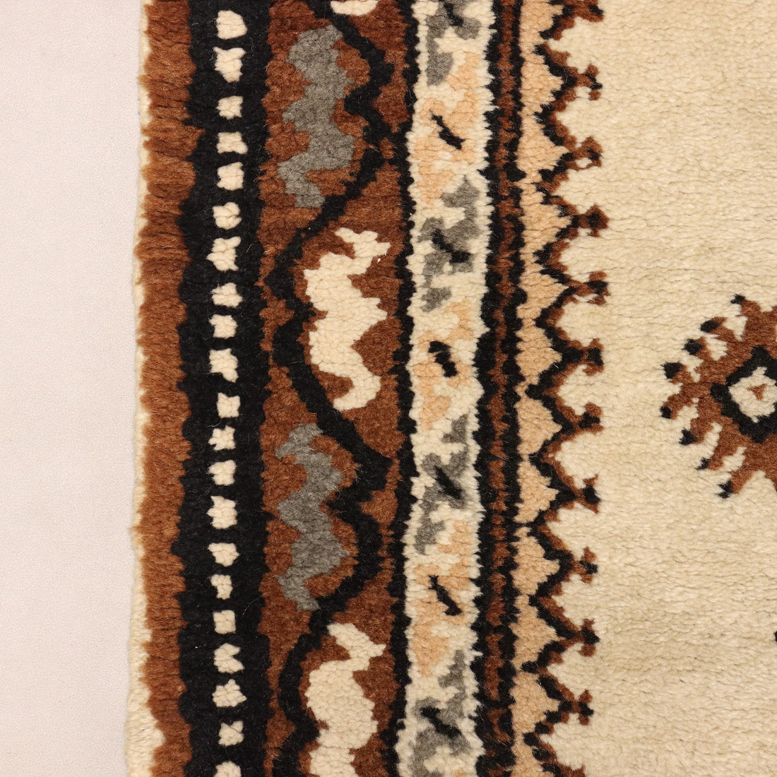  | Antiques  Carpets