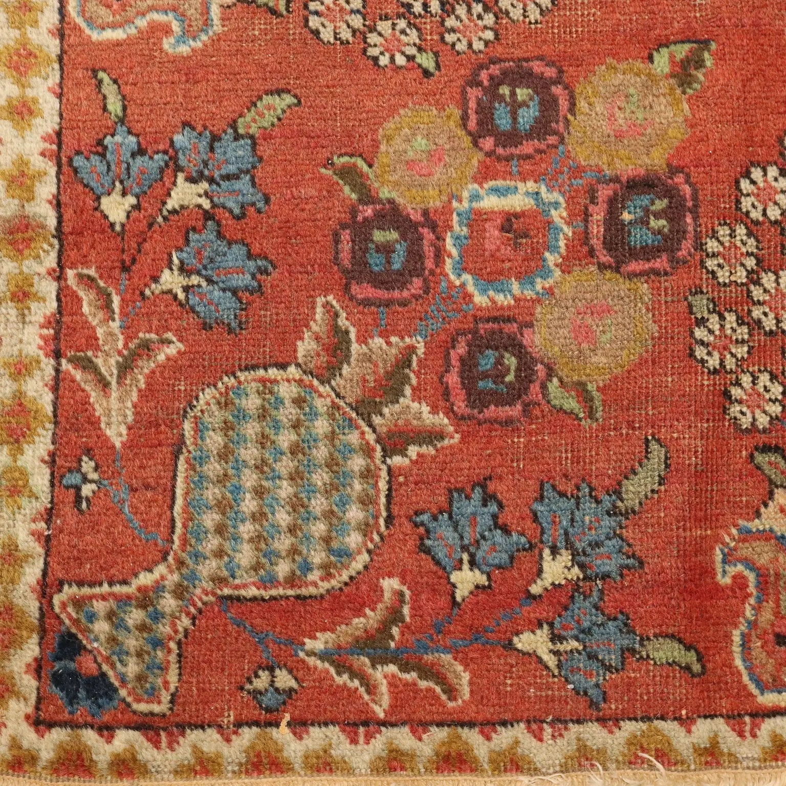 Tabriz Rug in Wool and Cotton - 183 x 135 cm
