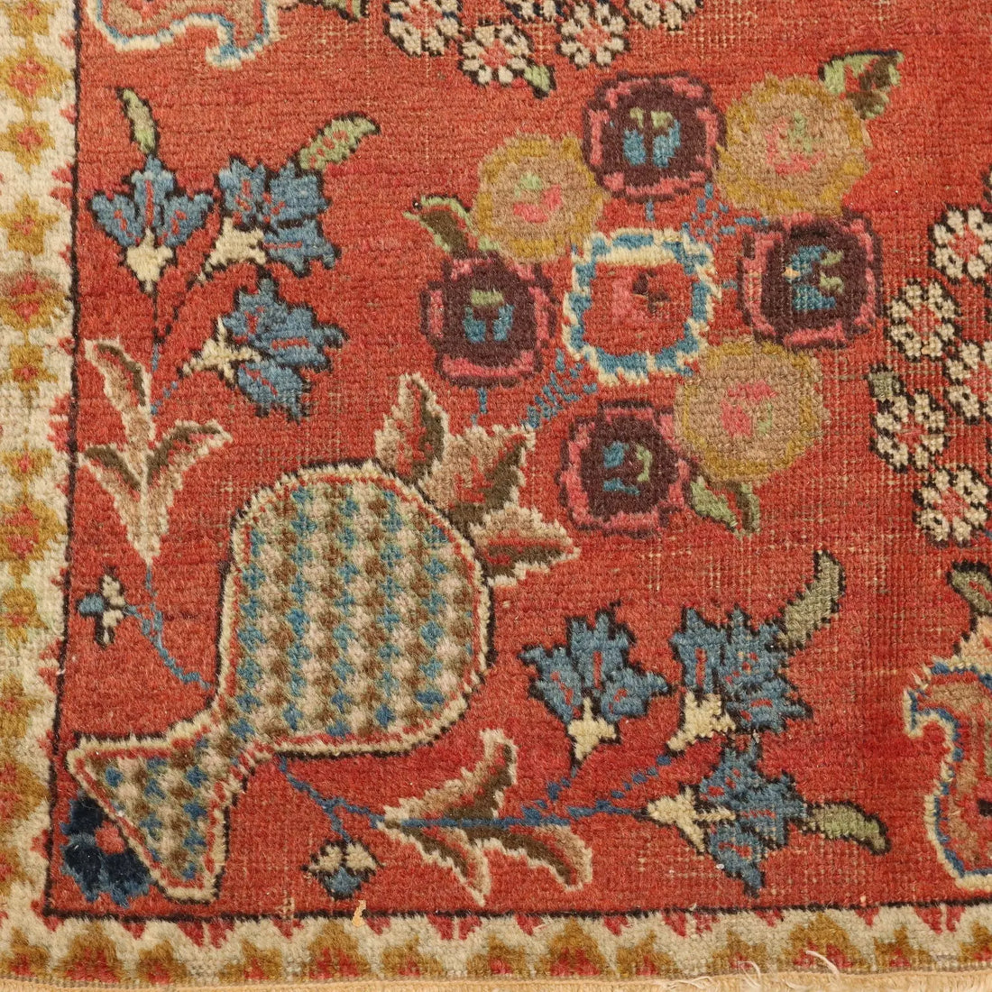 Tabriz Rug in Wool and Cotton - 183 x 135 cm