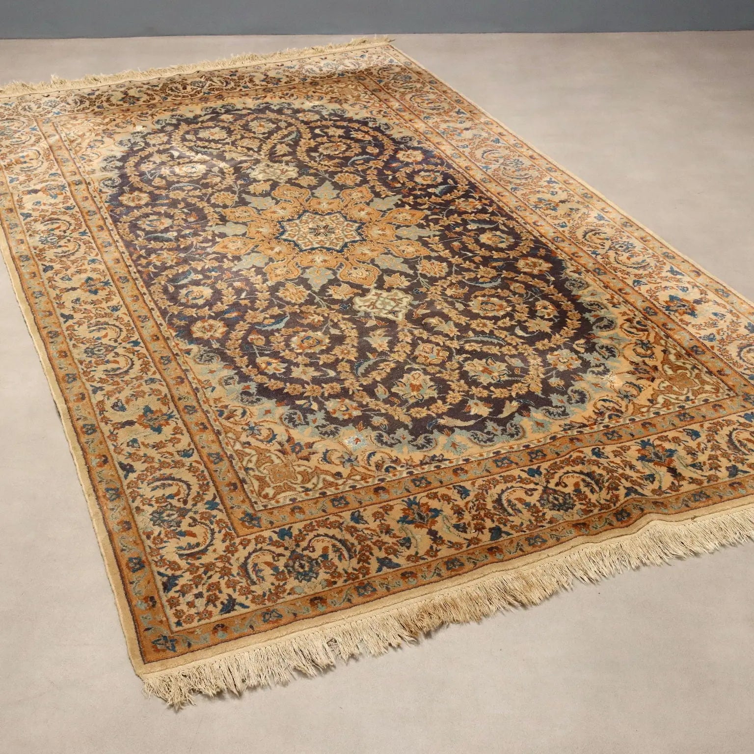 Antique Main Carpet in Cotton and Wool - 