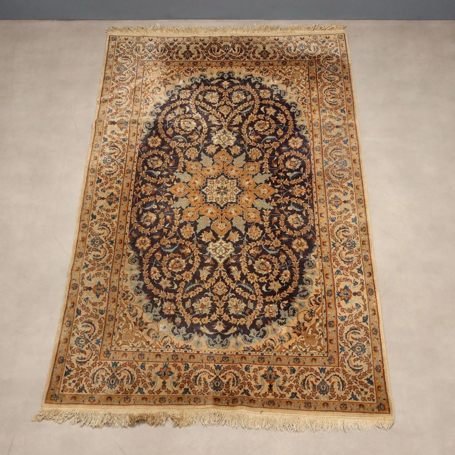 Antique Main Carpet in Cotton and Wool - 