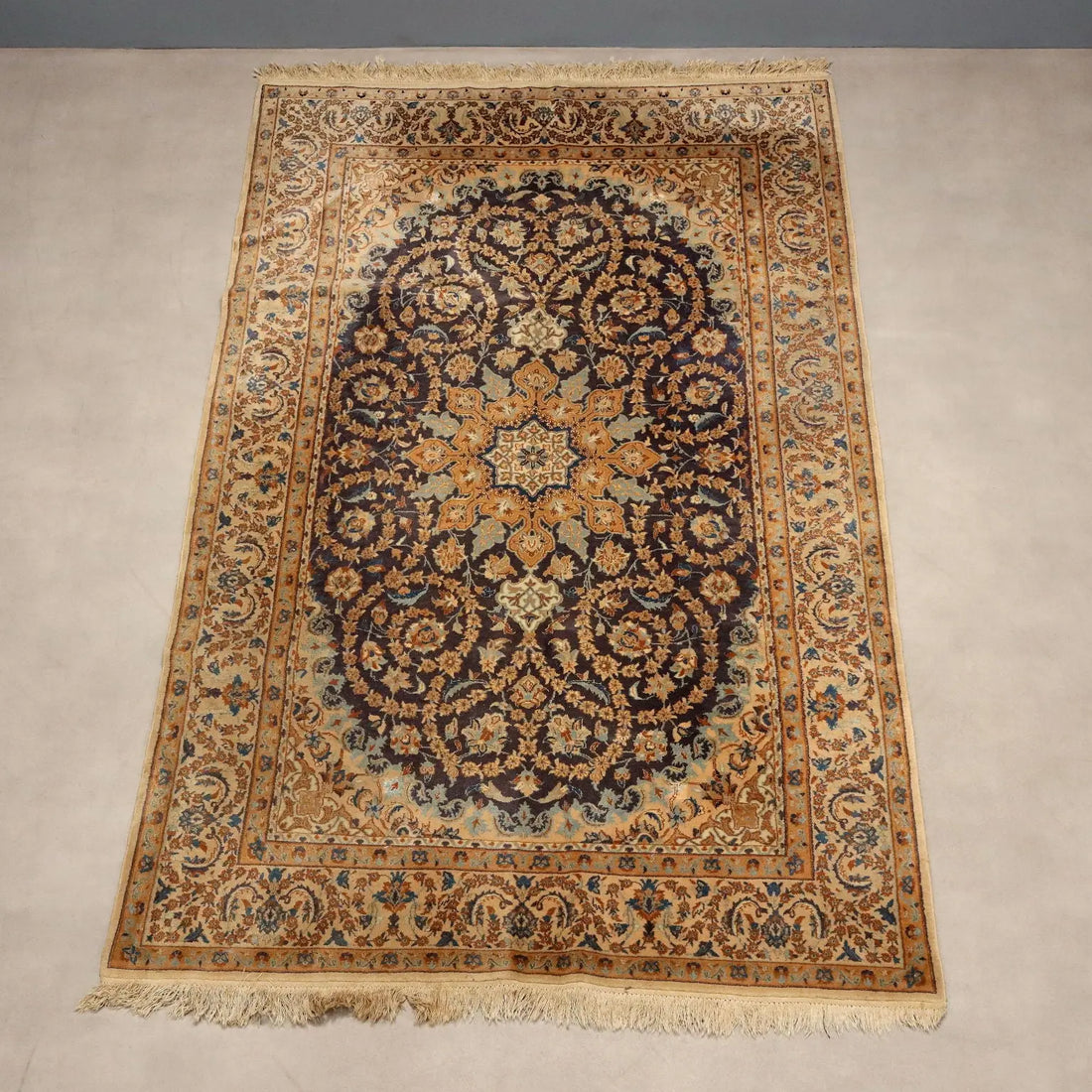 Antique Main Carpet in Cotton and Wool - 