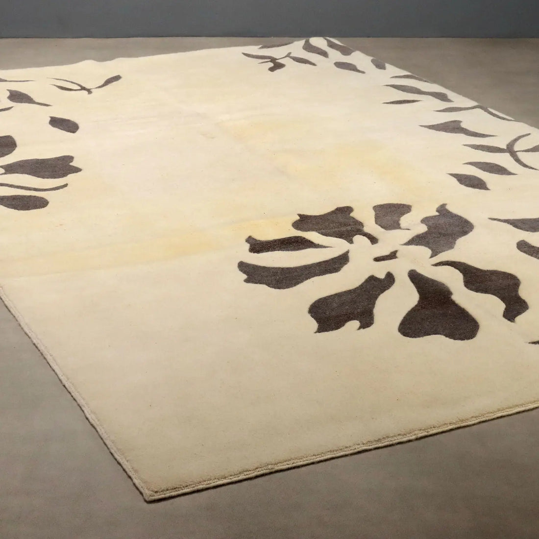Modern Sartori Carpet Wool Thin Knot Handmade 79 x 118 In