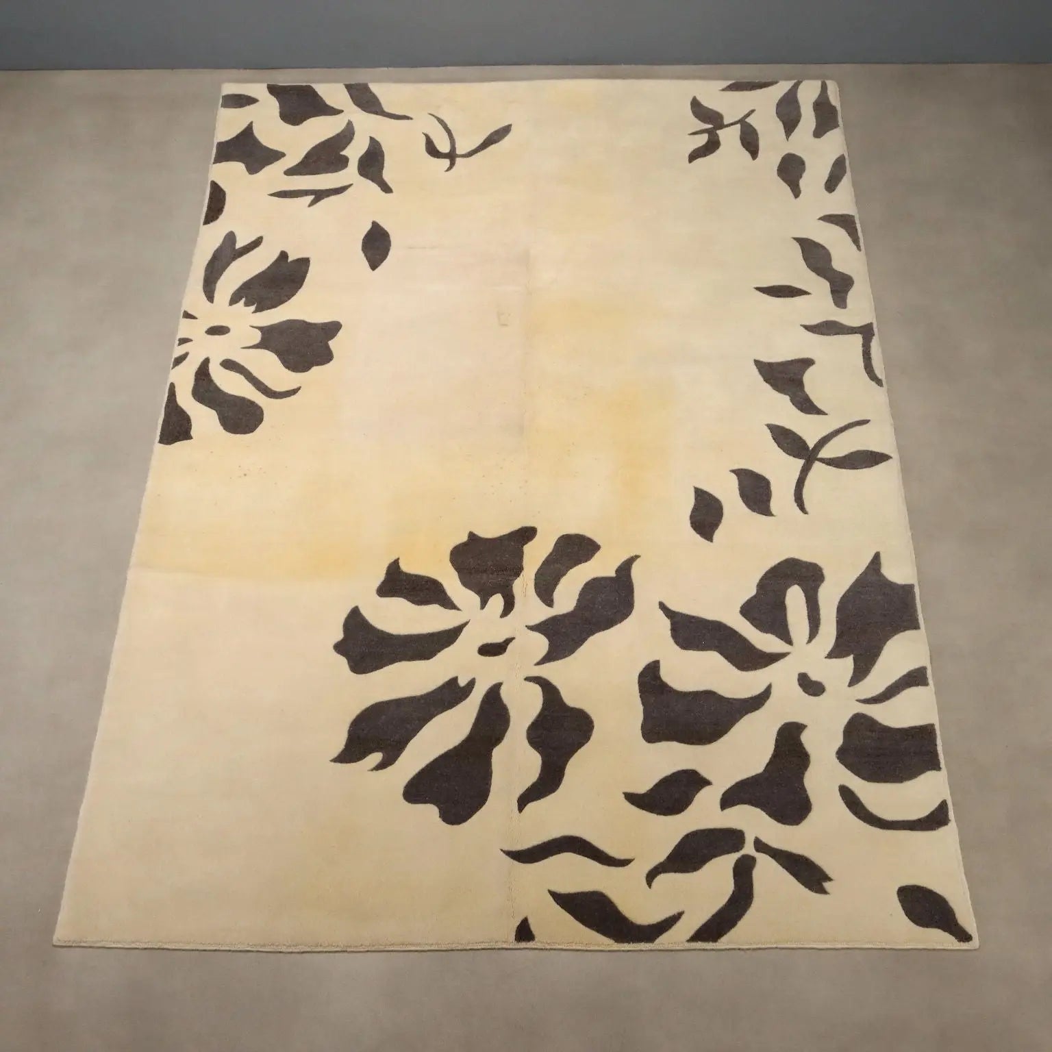 Modern Sartori Carpet Wool Thin Knot Handmade 79 x 118 In