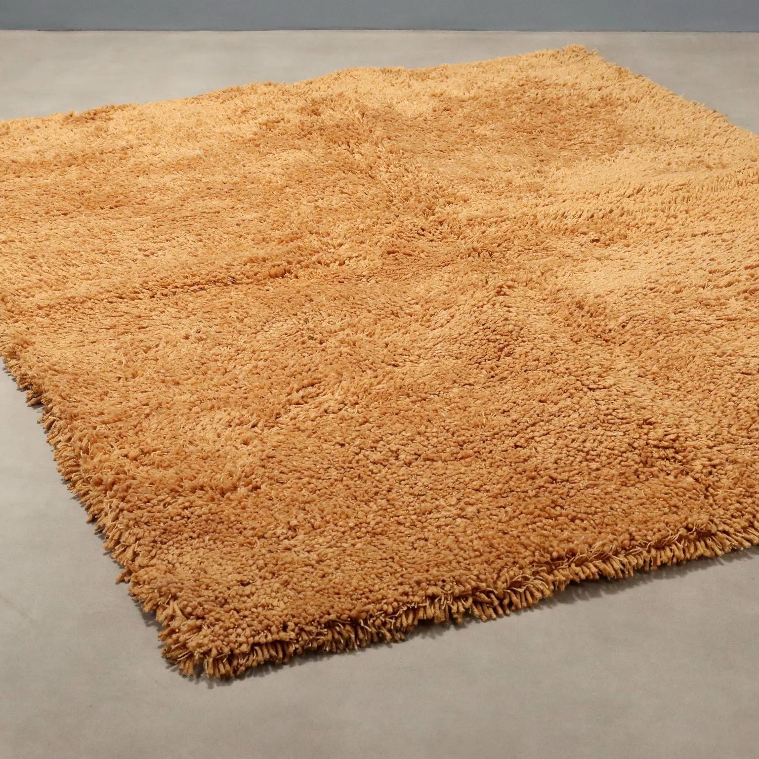 Modern Carpet Wool Heavy Knot Machine Made 90 x 69 In