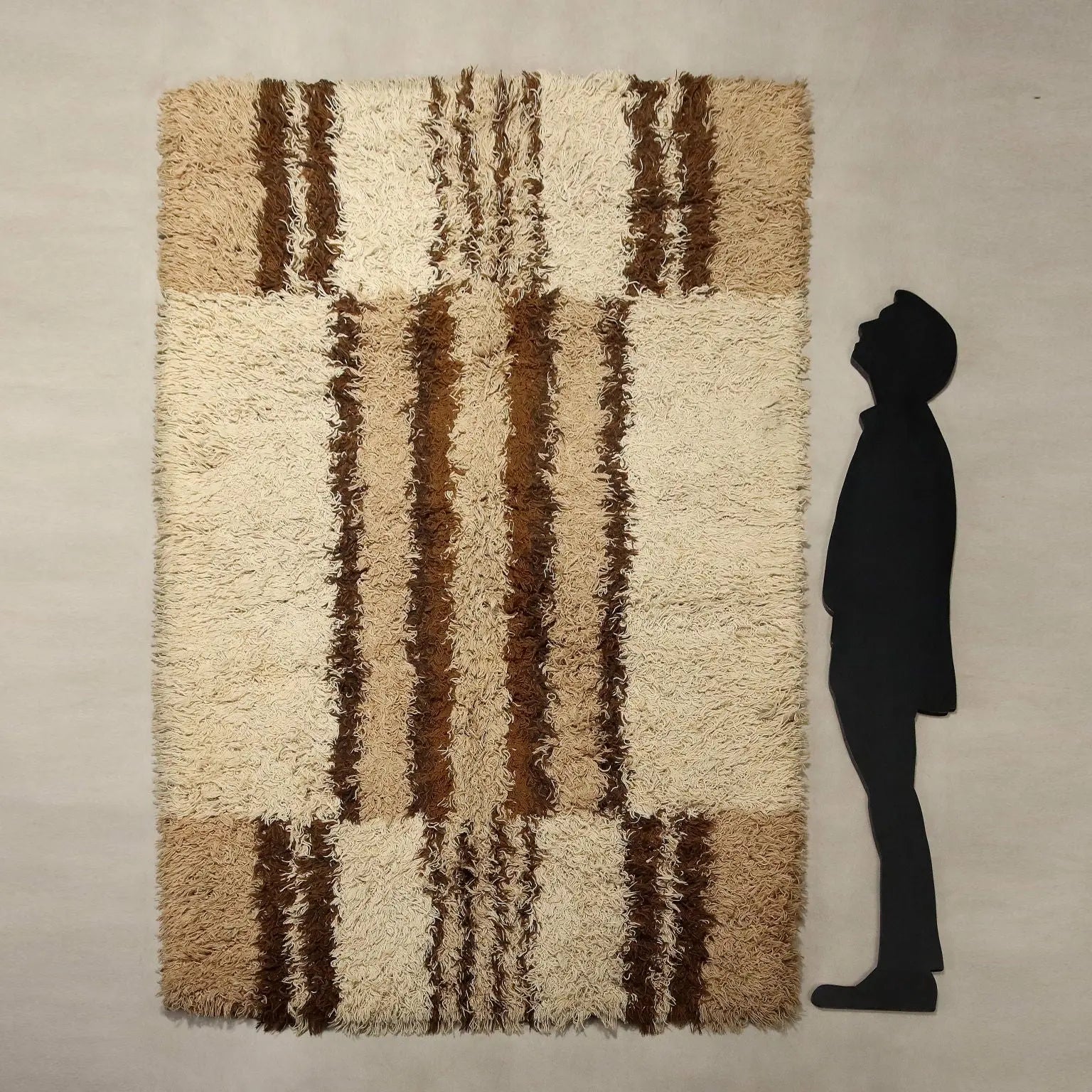 Modern Carpet Wool Heavy Knot Machine Made 87 x 63 In