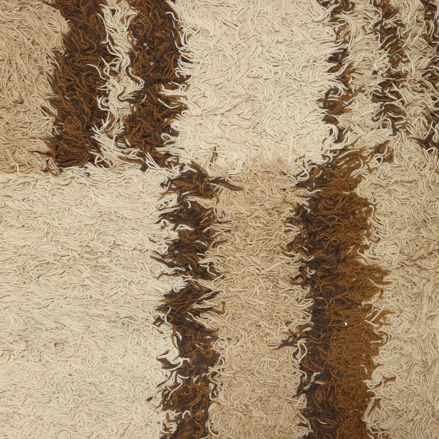 Modern Carpet Wool Heavy Knot Machine Made 87 x 63 In
