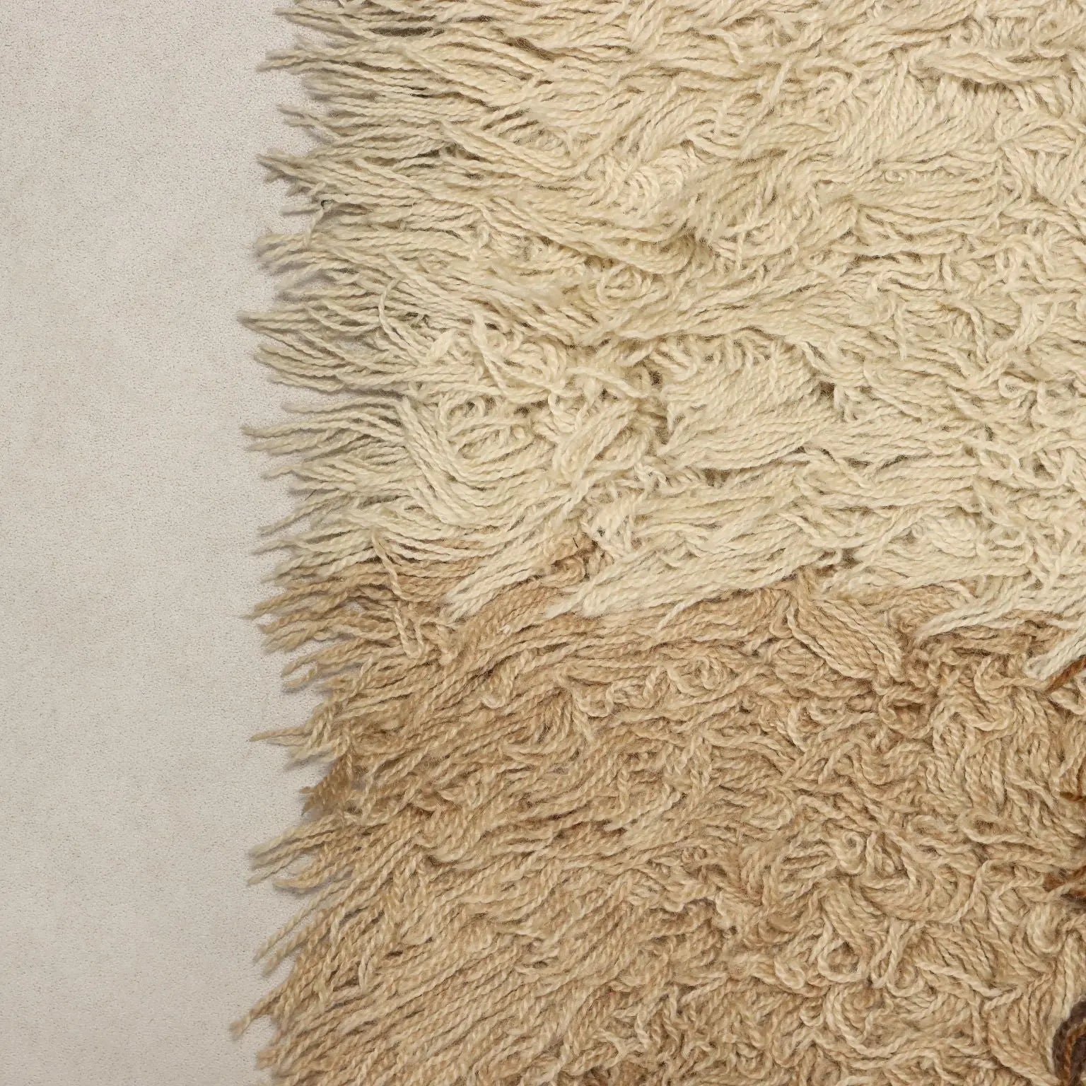 Modern Carpet Wool Heavy Knot Machine Made 87 x 63 In
