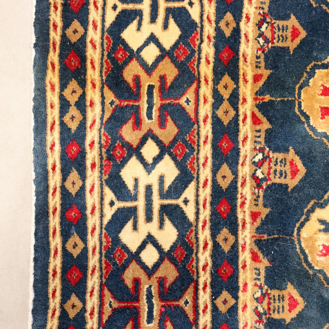 Modern Machine Made Carpet Cotton Thin Knot 104 x 71 In
