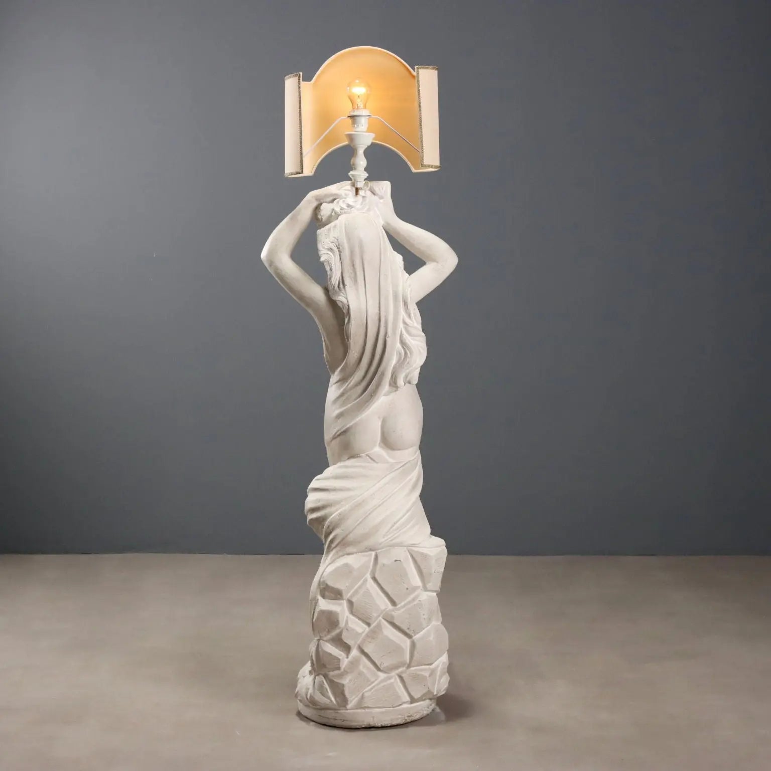 Floor Lamp with Cement Nereid '900