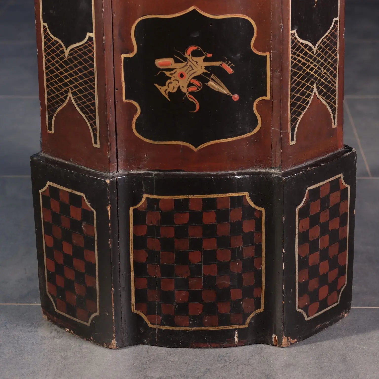 Pair of Chinoiserie Style Columns - Lacquered Wood