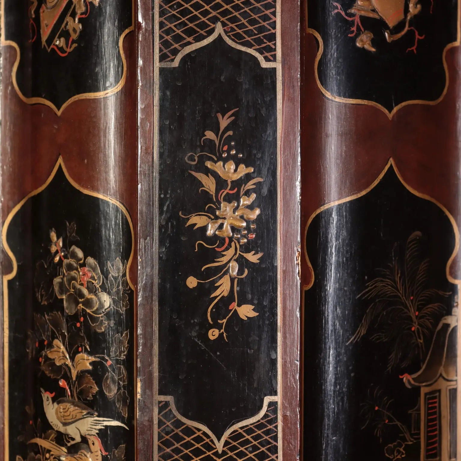 Pair of Chinoiserie Style Columns - Lacquered Wood