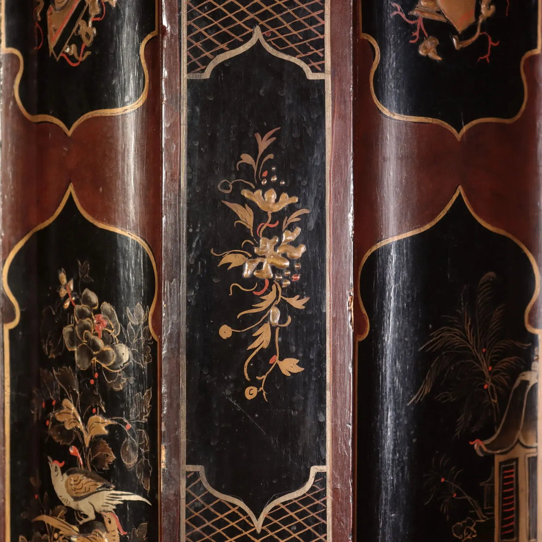 Pair of Chinoiserie Style Columns - Lacquered Wood