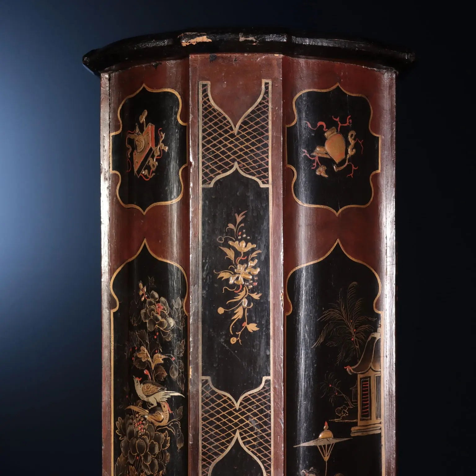 Pair of Chinoiserie Style Columns - Lacquered Wood
