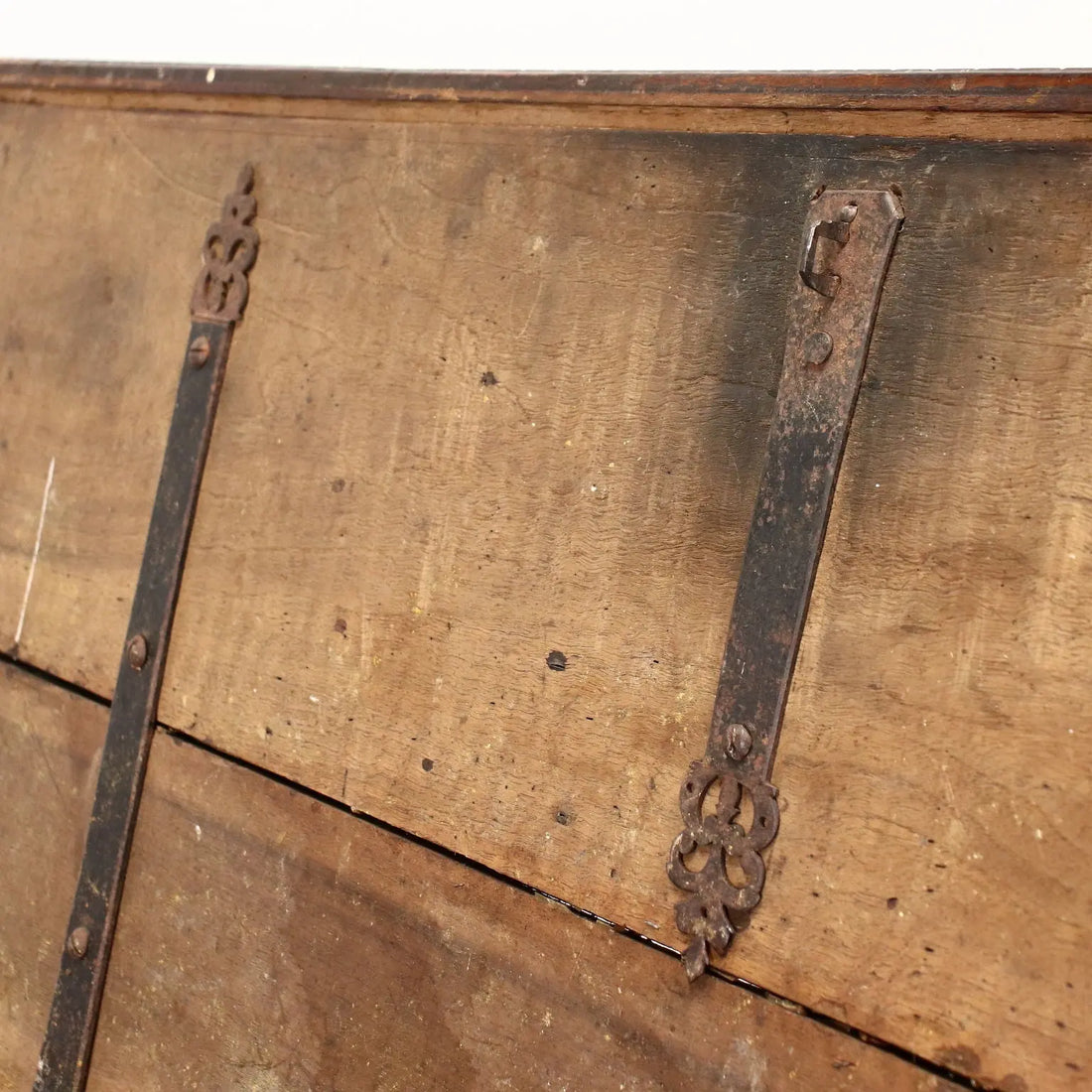 Piedmontese Chest with Beaded Frame and Stucco Inlays XVIII Century
