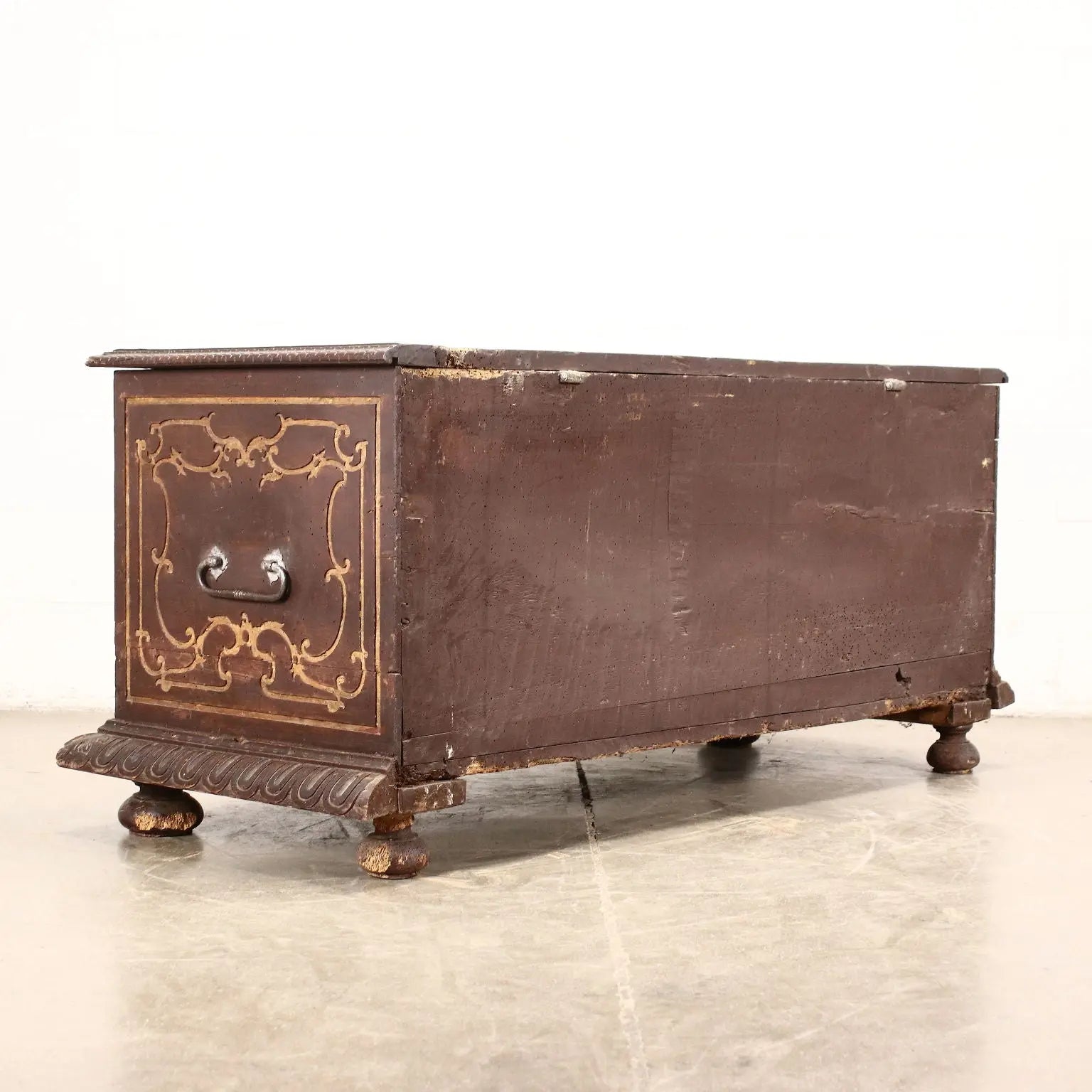 Piedmontese Chest with Beaded Frame and Stucco Inlays XVIII Century