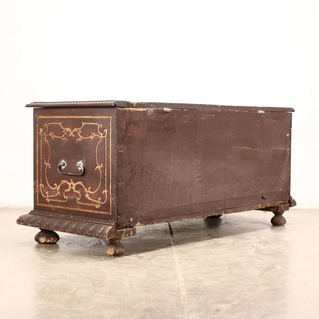 Piedmontese Chest with Beaded Frame and Stucco Inlays XVIII Century