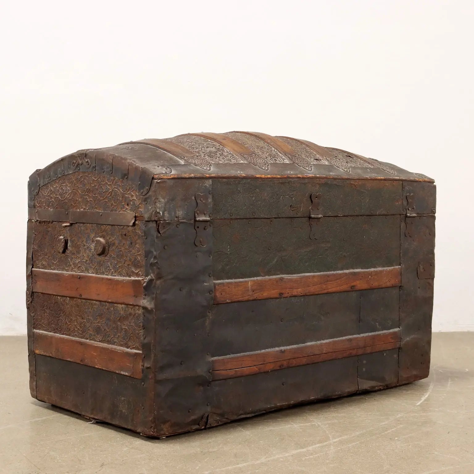 Antique Neo-Renaissance Chest Art Nouveau Details Oak '800 - Italy, Late XIX Century | Antiques | Other Furniture