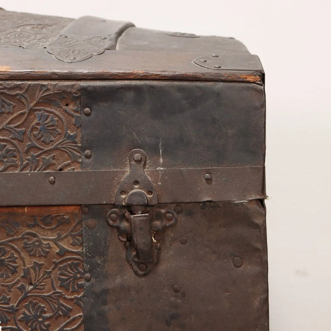 Antique Neo-Renaissance Chest Art Nouveau Details Oak '800 - Italy, Late XIX Century | Antiques | Other Furniture