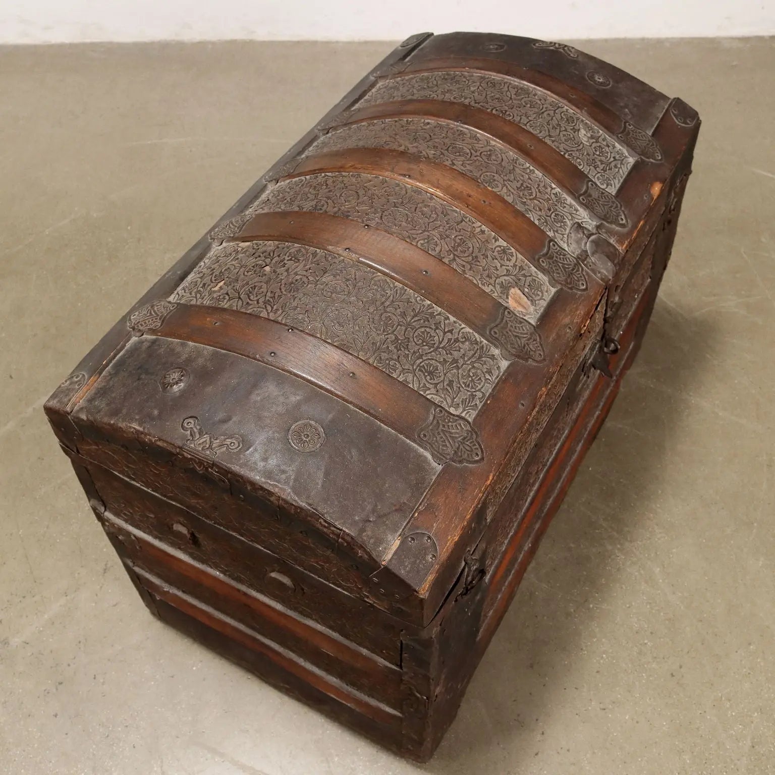 Antique Neo-Renaissance Chest Art Nouveau Details Oak '800 - Italy, Late XIX Century | Antiques | Other Furniture
