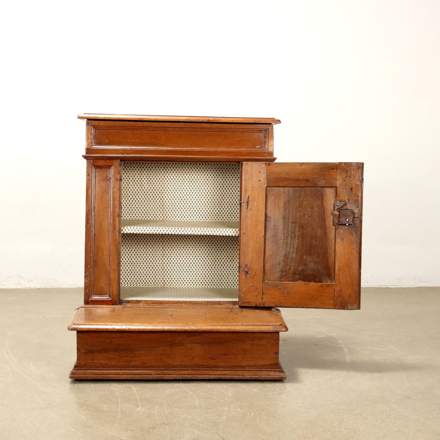  | Antiques  Other Furniture