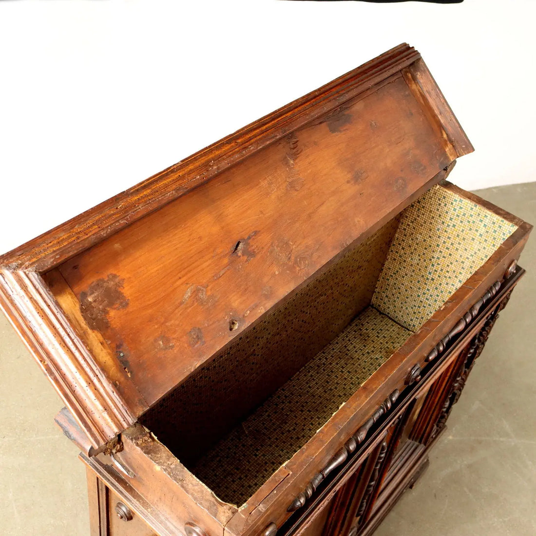 Antique Baroque Chest Walnut Chestnut Italy XVIII Century - Central Italy, Early XVIII Century | Antiques | Cupboards