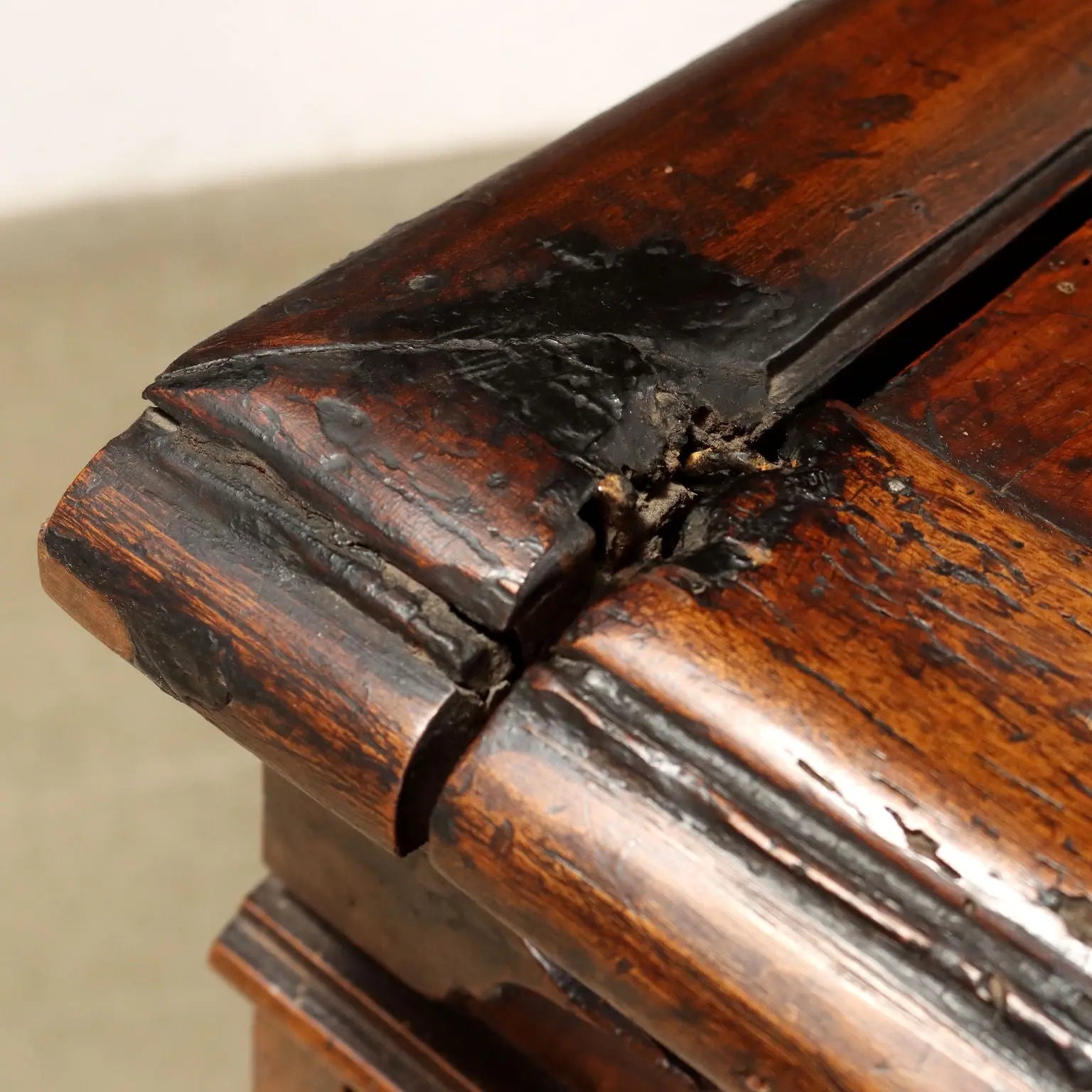 Antique Baroque Chest Walnut Chestnut Italy XVIII Century - Central Italy, Early XVIII Century | Antiques | Cupboards