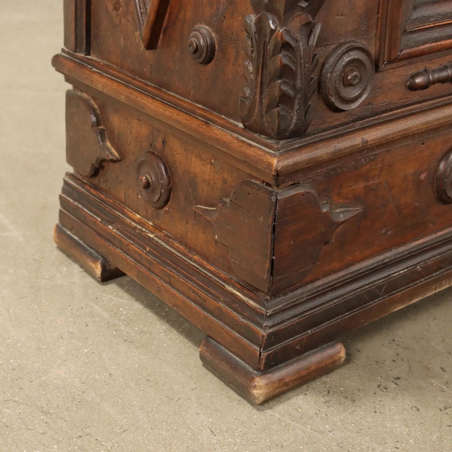Antique Baroque Chest Walnut Chestnut Italy XVIII Century - Central Italy, Early XVIII Century | Antiques | Cupboards