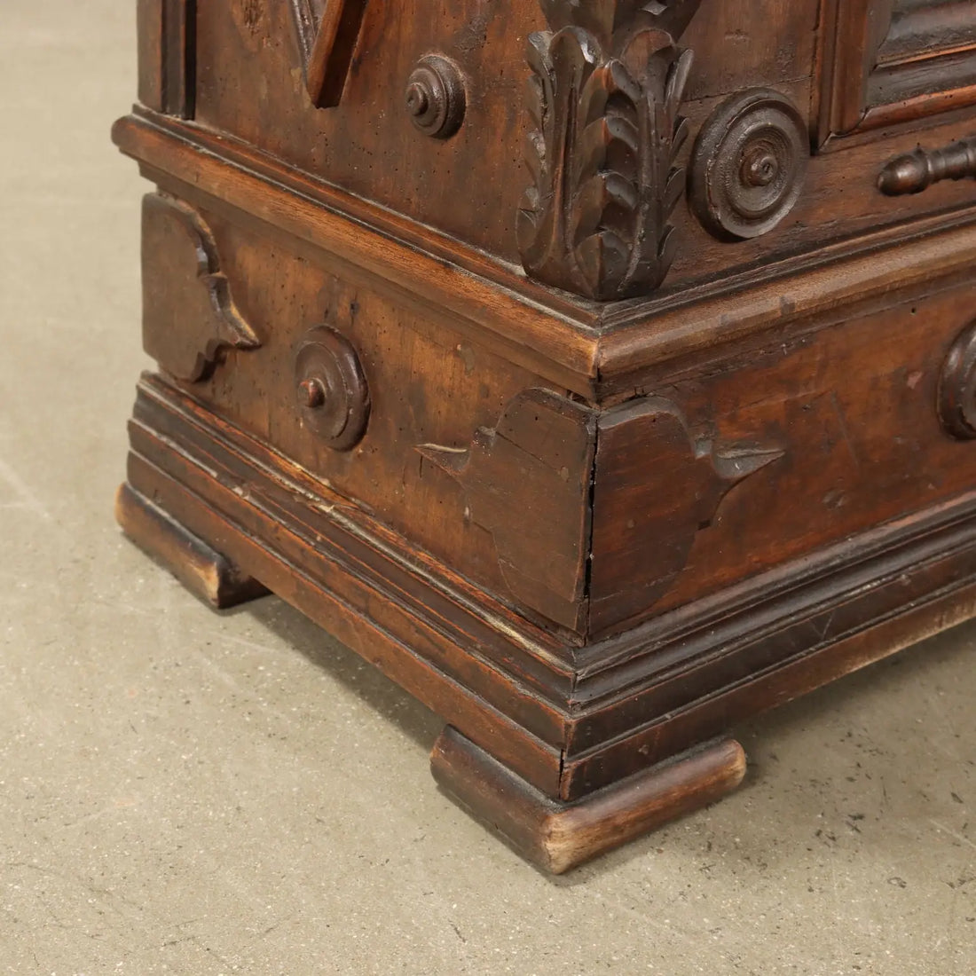 Antique Baroque Chest Walnut Chestnut Italy XVIII Century - Central Italy, Early XVIII Century | Antiques | Cupboards