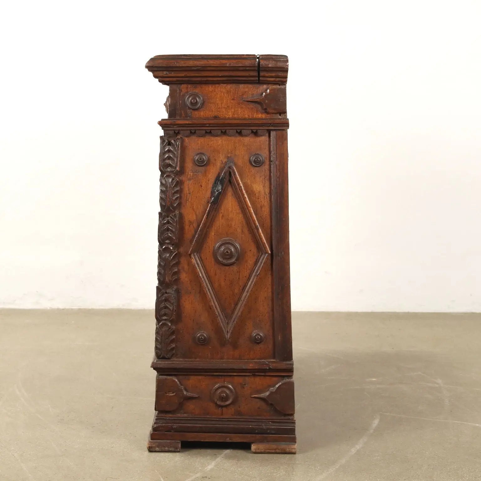 Antique Baroque Chest Walnut Chestnut Italy XVIII Century - Central Italy, Early XVIII Century | Antiques | Cupboards
