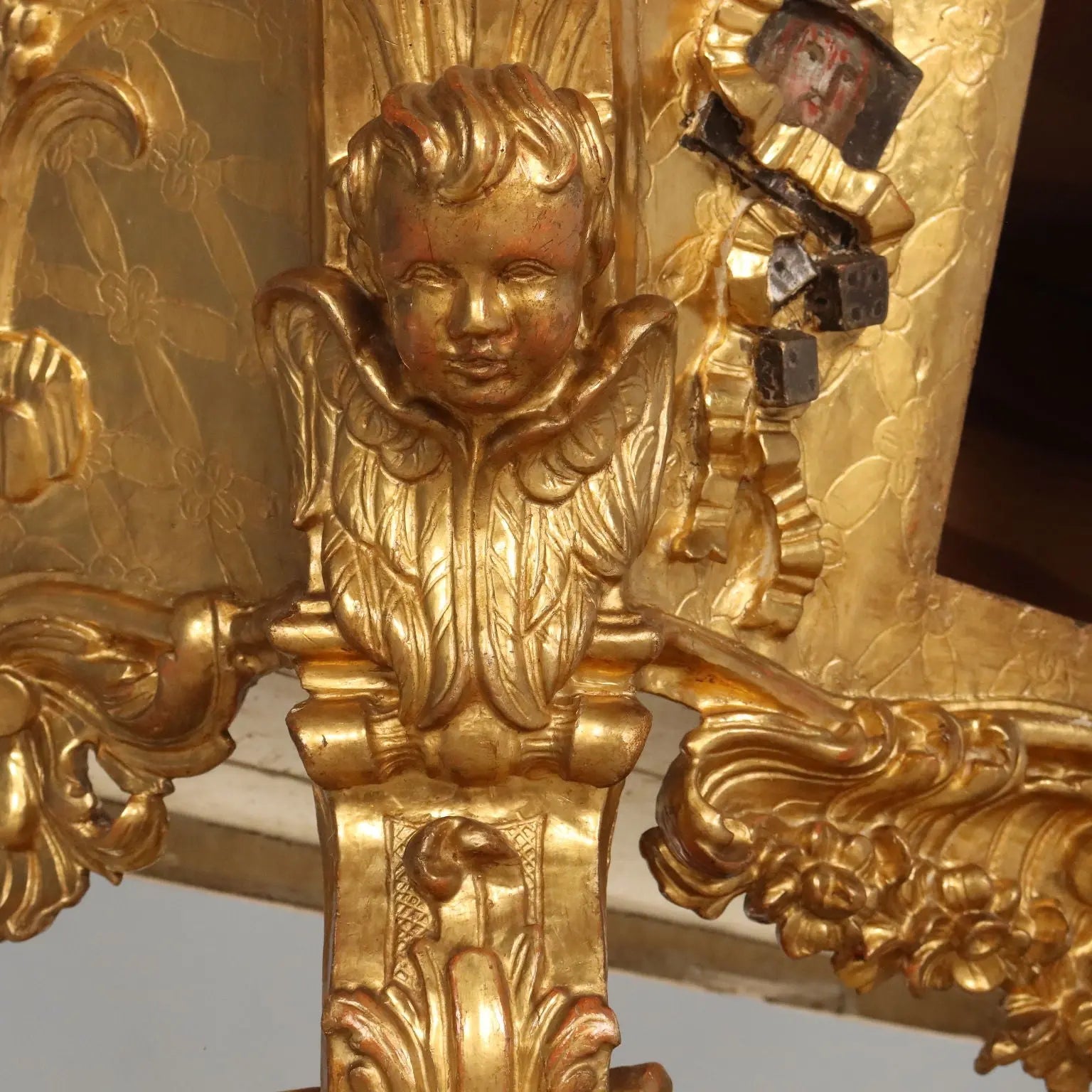 Carved and Gilded Display Case - Italy 18th Century