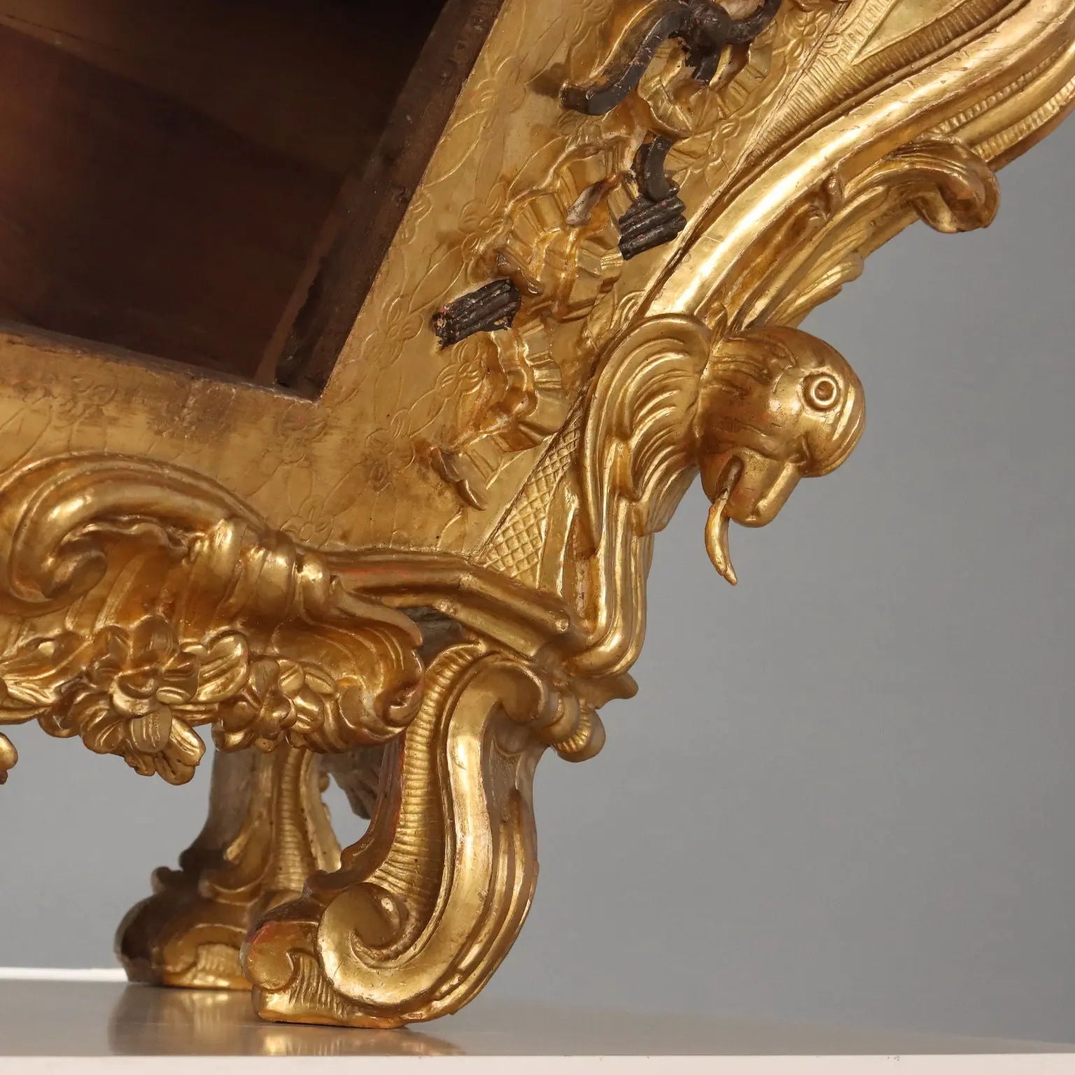 Carved and Gilded Display Case - Italy 18th Century