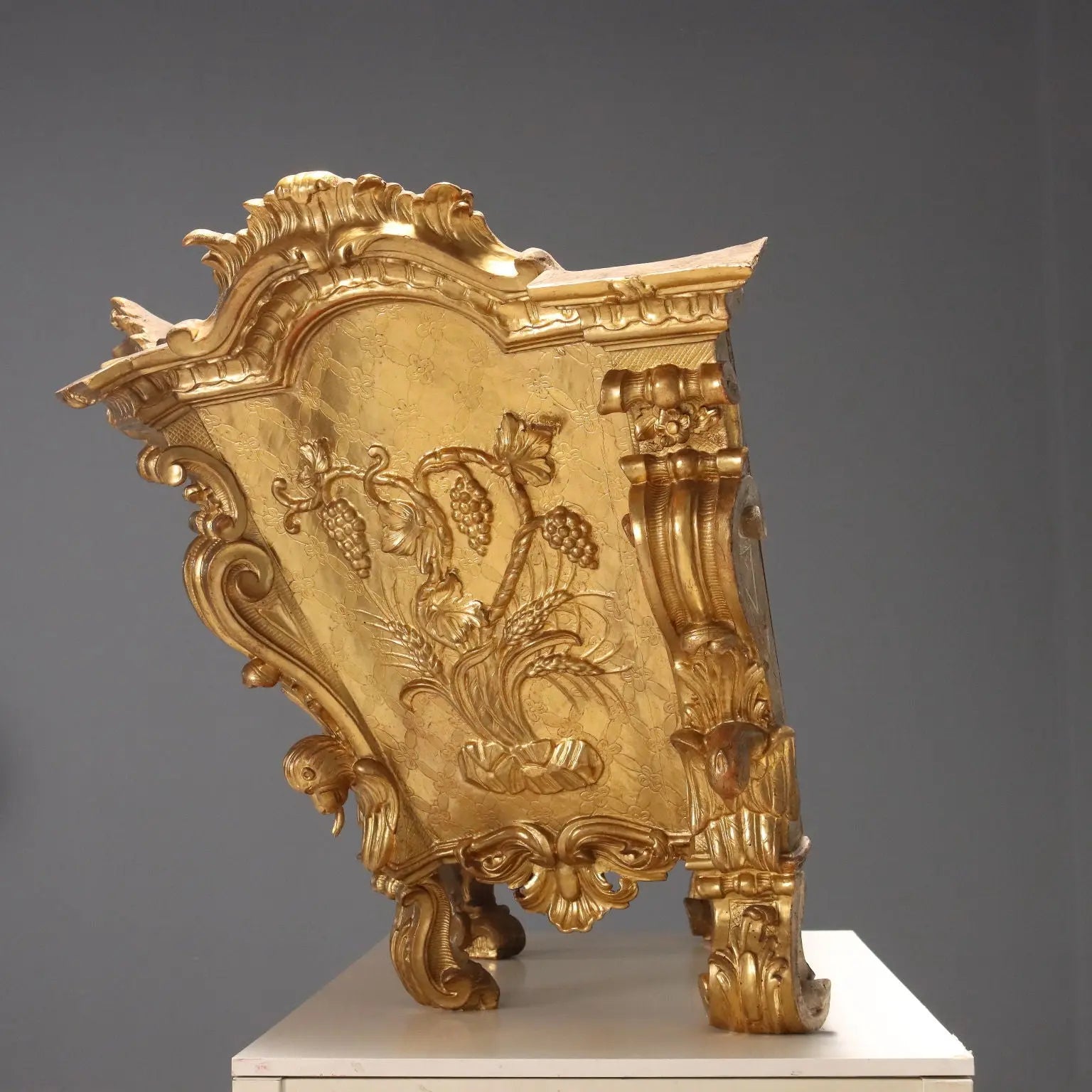 Carved and Gilded Display Case - Italy 18th Century