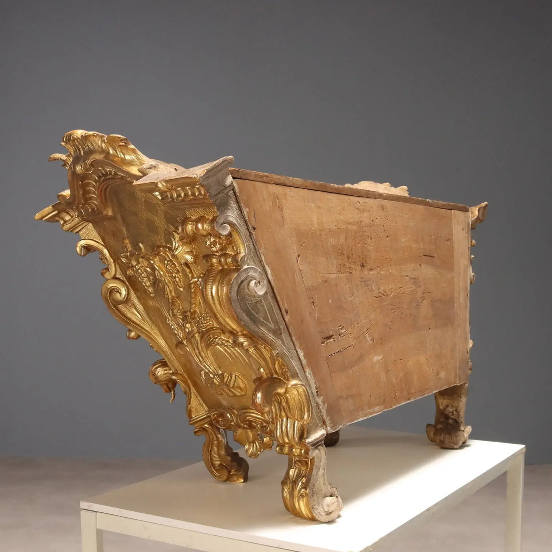 Carved and Gilded Display Case - Italy 18th Century