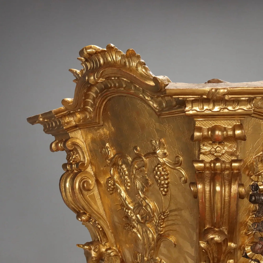Carved and Gilded Display Case - Italy 18th Century