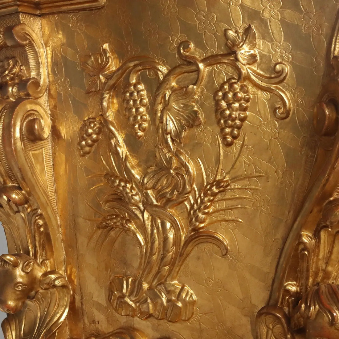 Carved and Gilded Display Case - Italy 18th Century