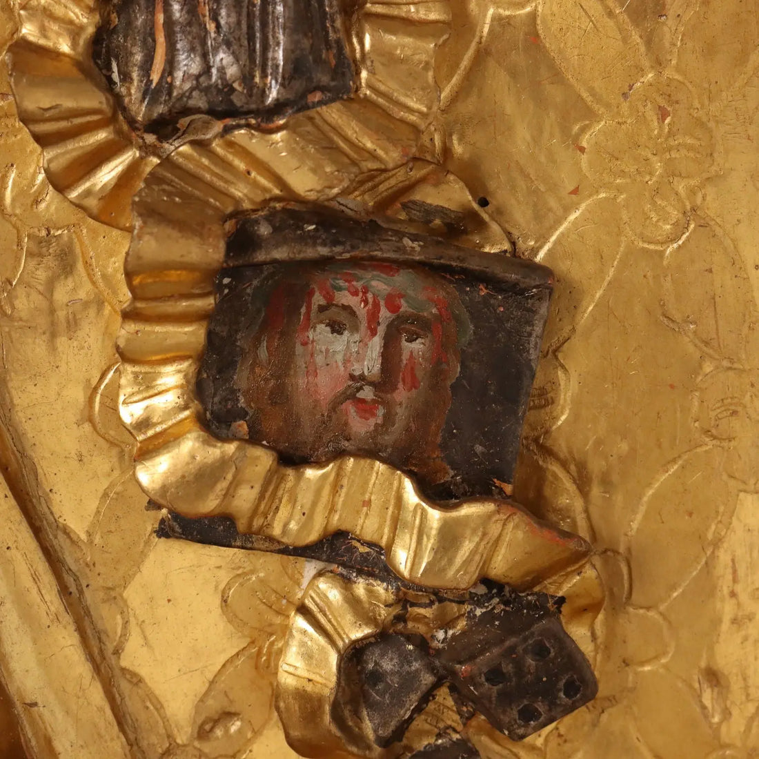 Carved and Gilded Display Case - Italy 18th Century