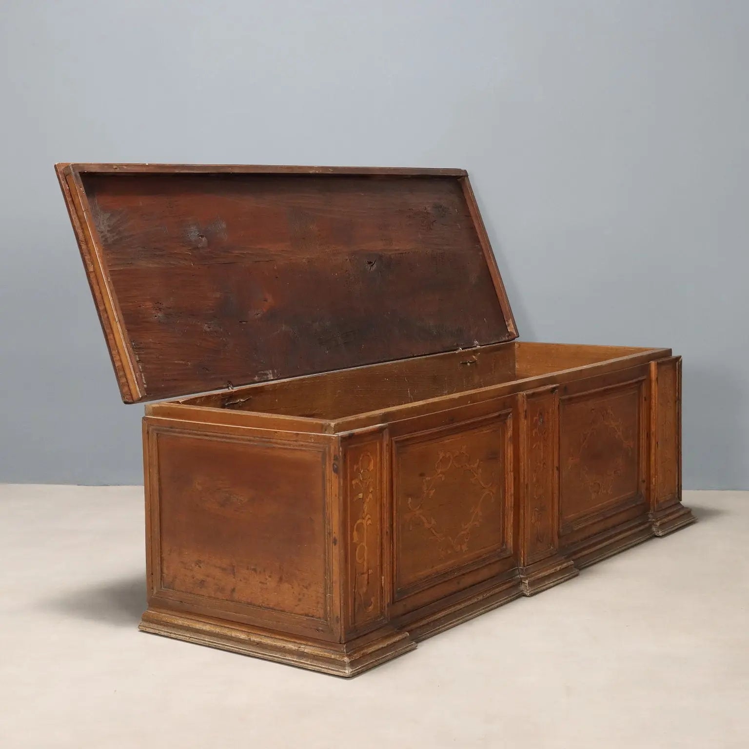 Antique Chest Walnut Maple Inlays Italy XVIII Century - Italy, Late XVIII Century | Antiques | Other Furniture