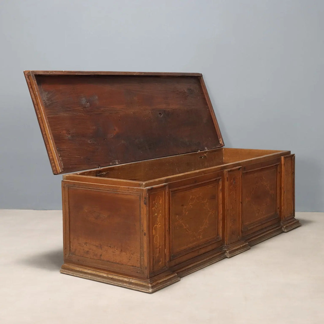 Antique Chest Walnut Maple Inlays Italy XVIII Century - Italy, Late XVIII Century | Antiques | Other Furniture