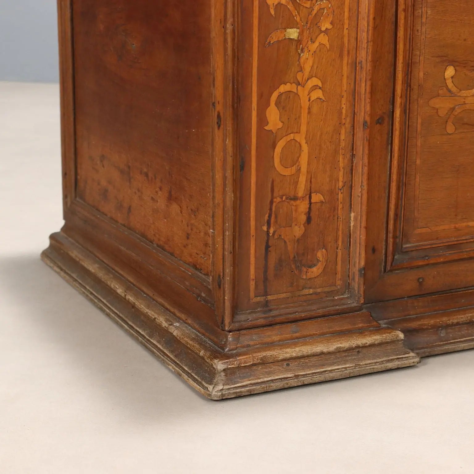 Antique Chest Walnut Maple Inlays Italy XVIII Century - Italy, Late XVIII Century | Antiques | Other Furniture