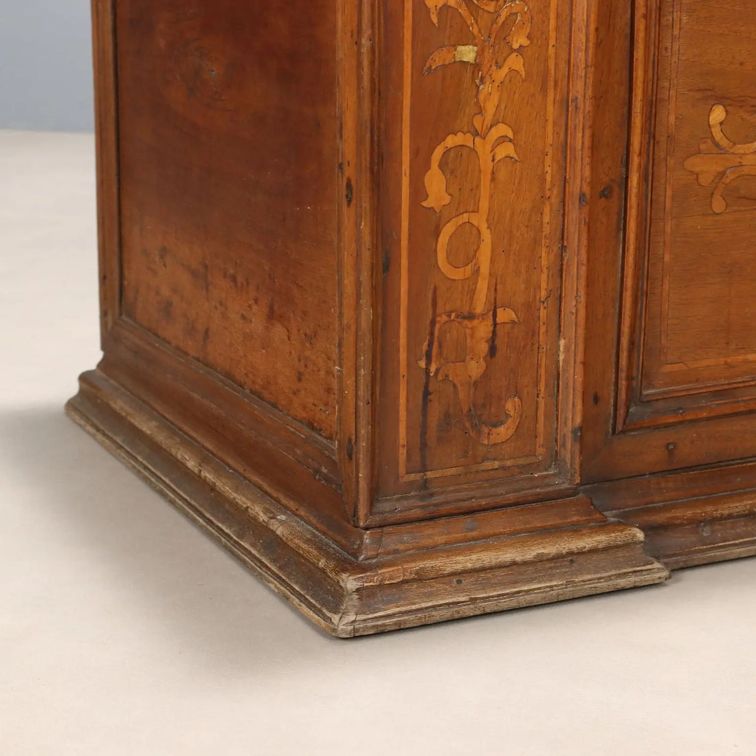 Antique Chest Walnut Maple Inlays Italy XVIII Century - Italy, Late XVIII Century | Antiques | Other Furniture