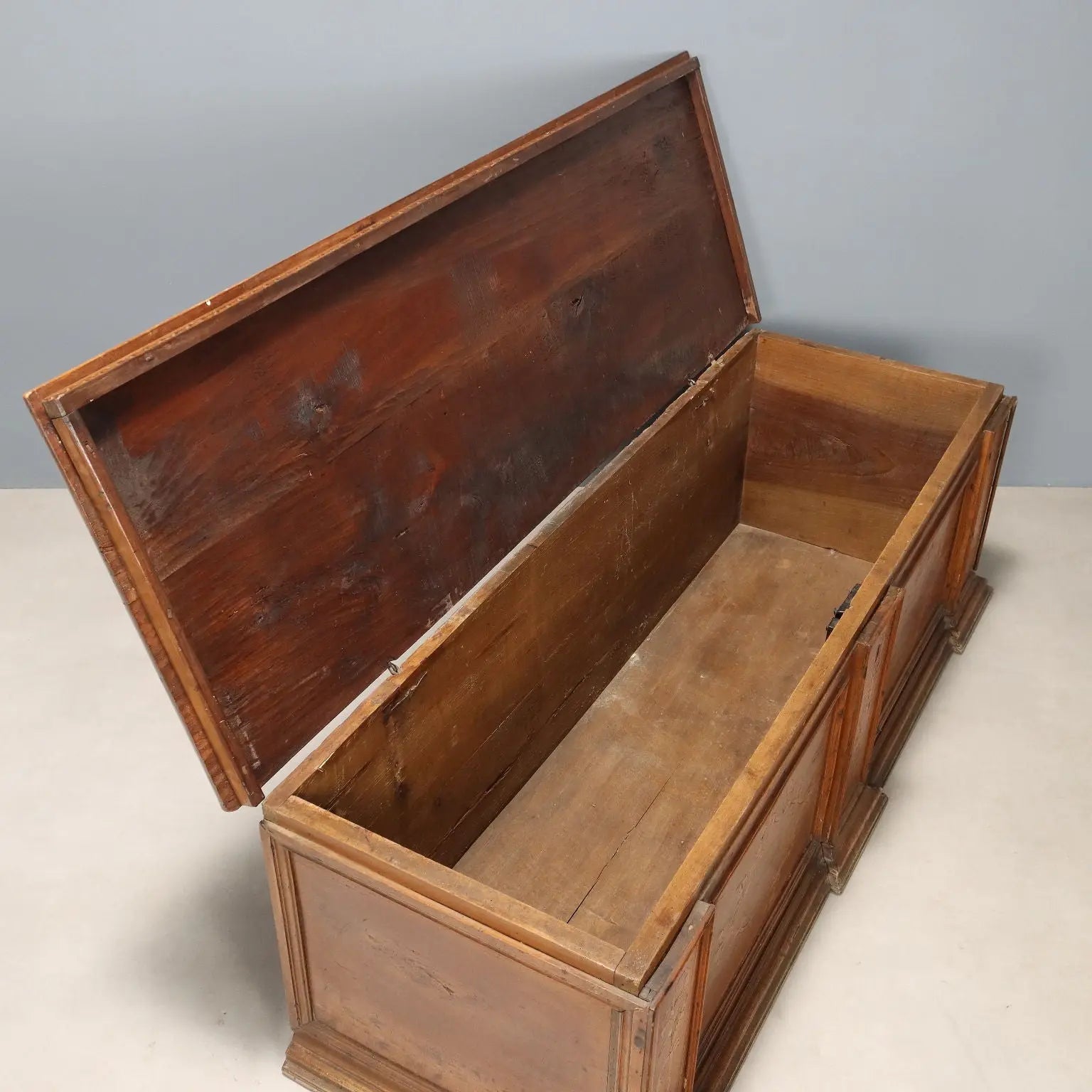 Antique Chest Walnut Maple Inlays Italy XVIII Century - Italy, Late XVIII Century | Antiques | Other Furniture