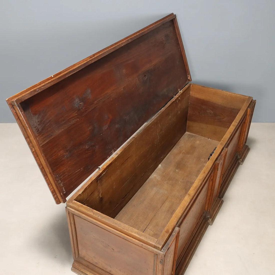 Antique Chest Walnut Maple Inlays Italy XVIII Century - Italy, Late XVIII Century | Antiques | Other Furniture