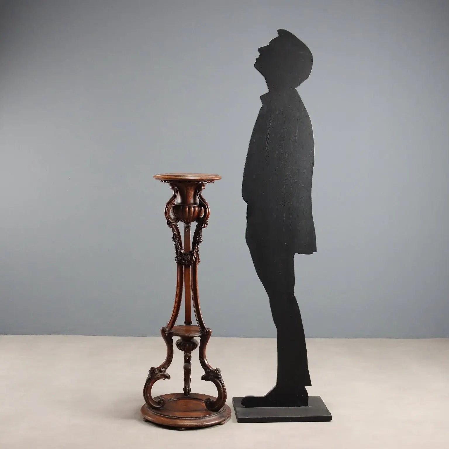 Walnut Plant Stand - Italy Late 19th Century
