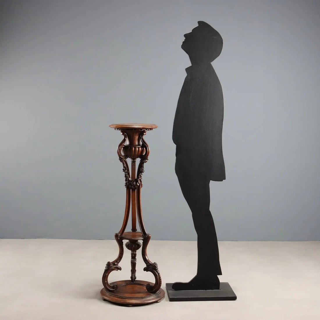 Walnut Plant Stand - Italy Late 19th Century
