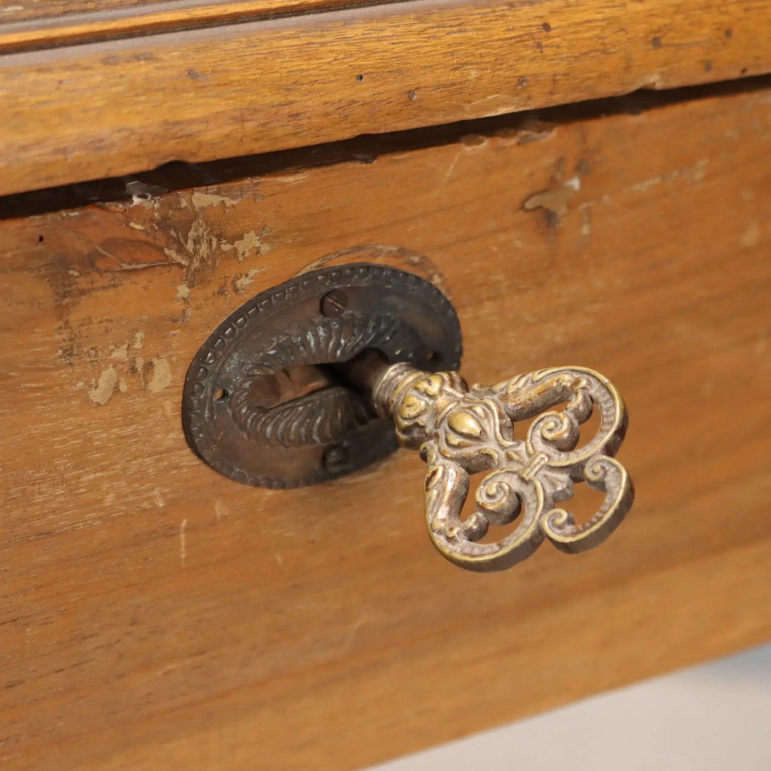Walnut Prie-Dieu - Italy 19th Century