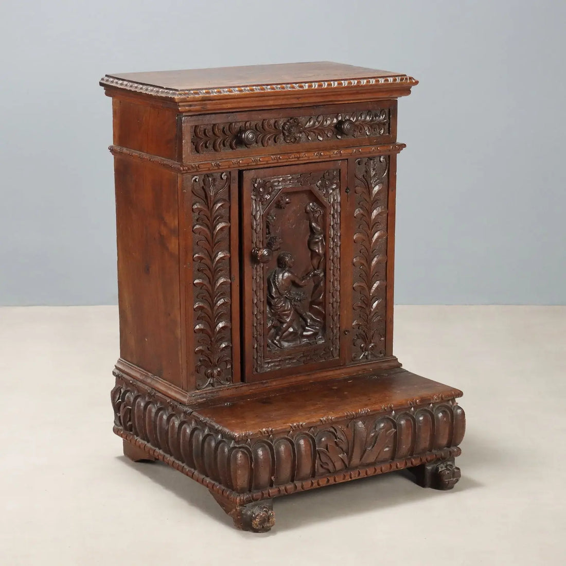 Antique Praying Desk Baroque Walnut Liguria XVII Century