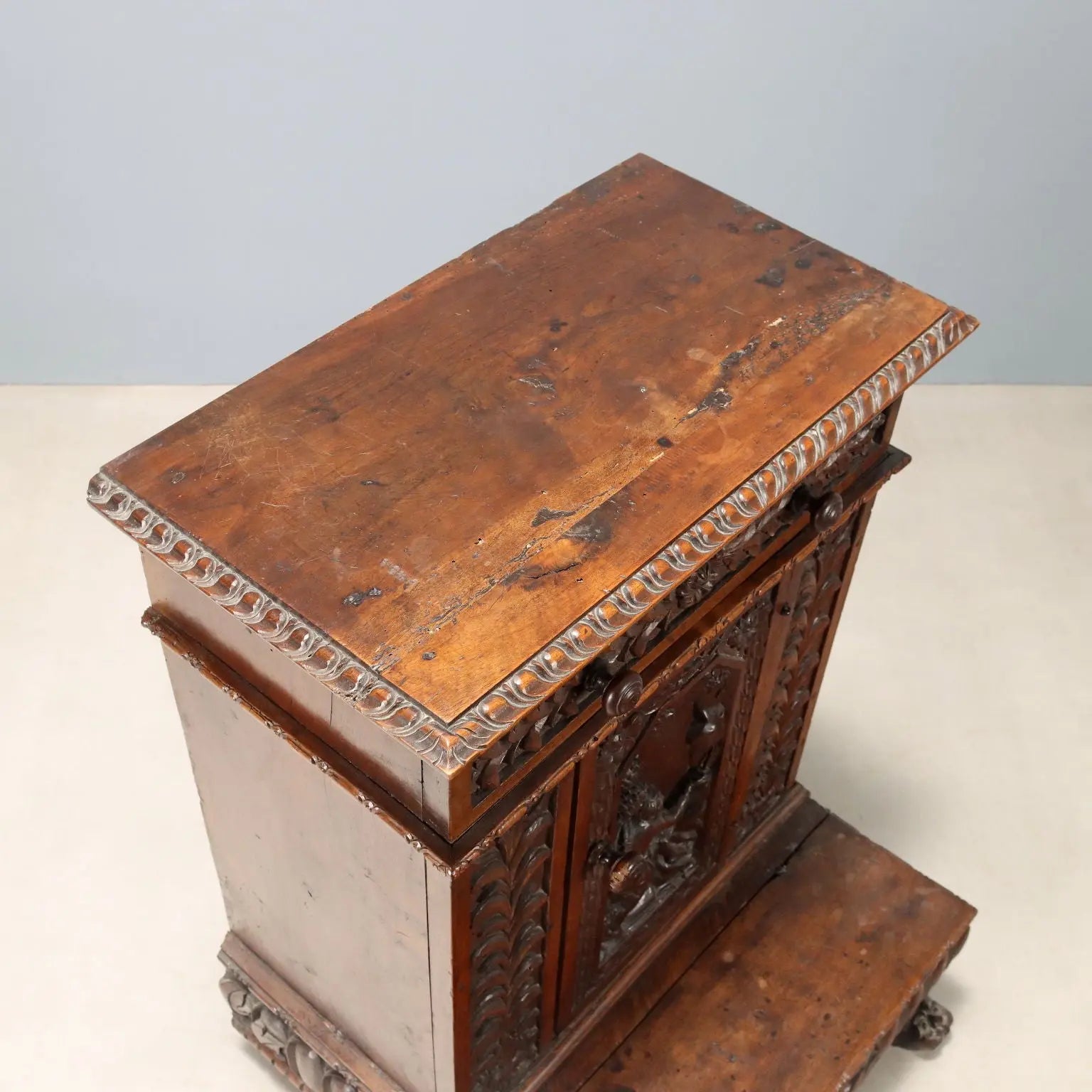 Antique Praying Desk Baroque Walnut Liguria XVII Century